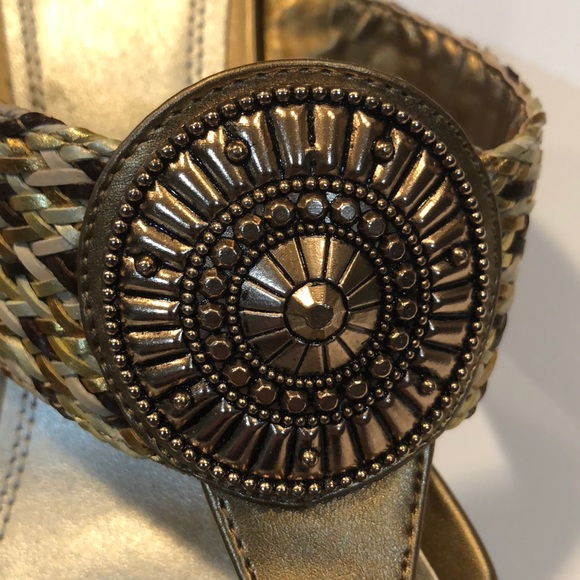 Gold Sandals 91/2 Medium - Picture 8 of 8